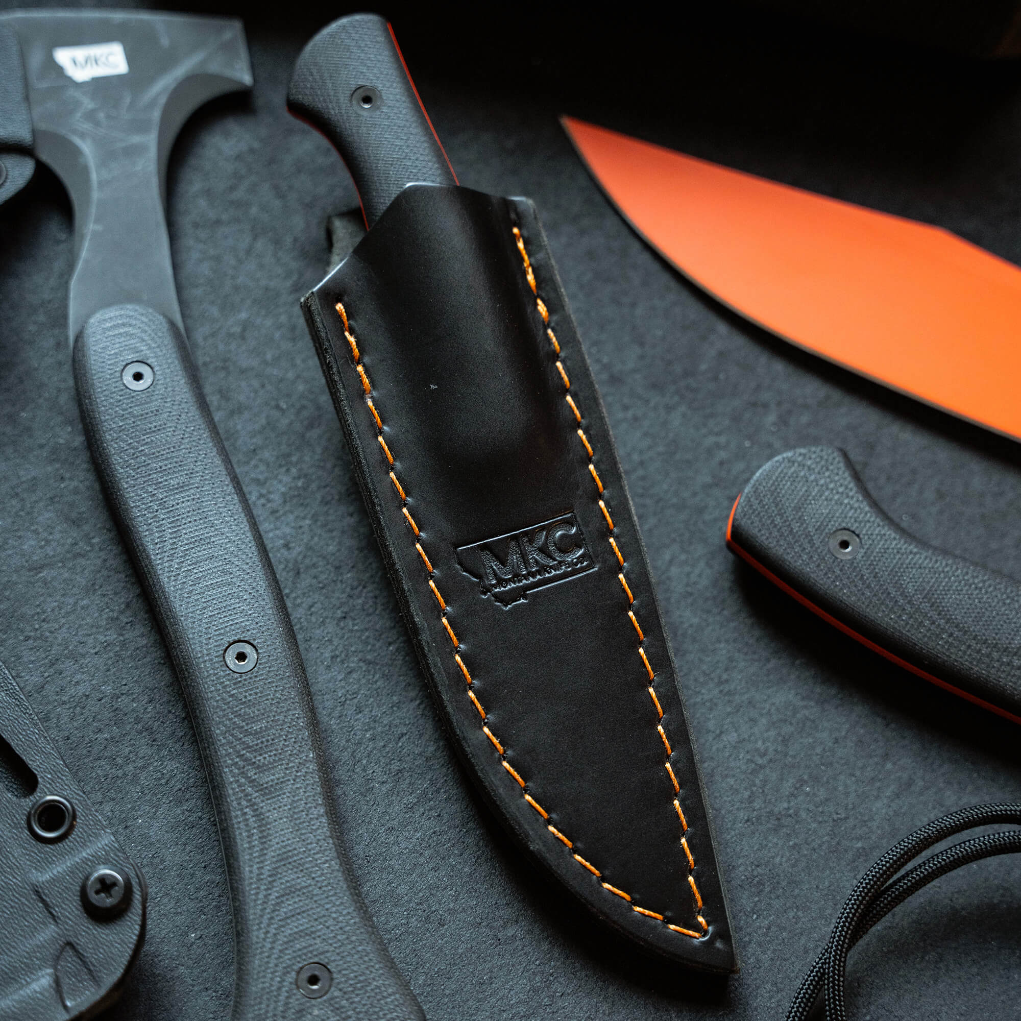 BLACK/ORANGE BLACKFOOT 2.0 LEATHER SHEATH - VERTICAL CARRY