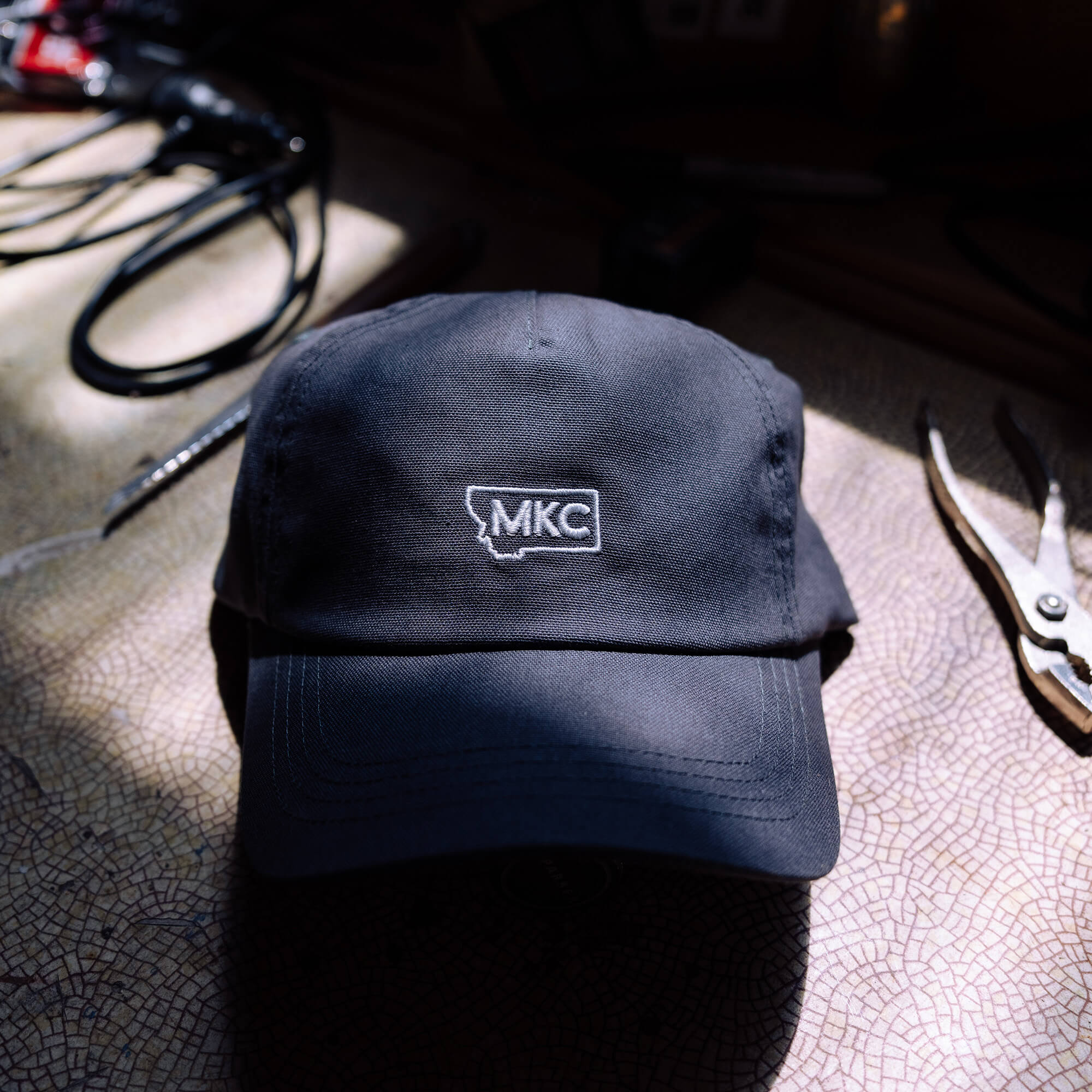 MKC CANVAS DAD HAT - GREY