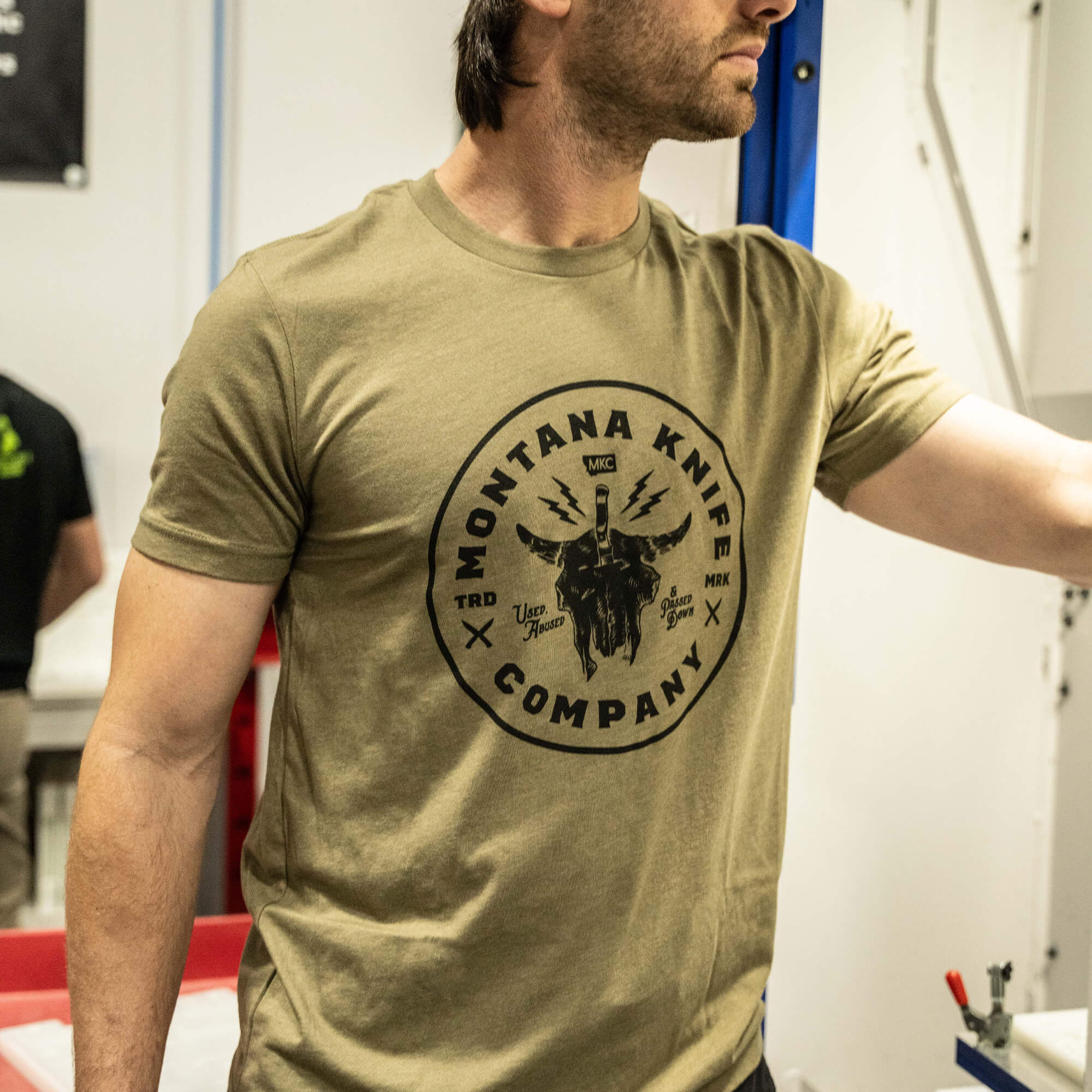 MKC BISON CIRCLE TEE - MILITARY GREEN