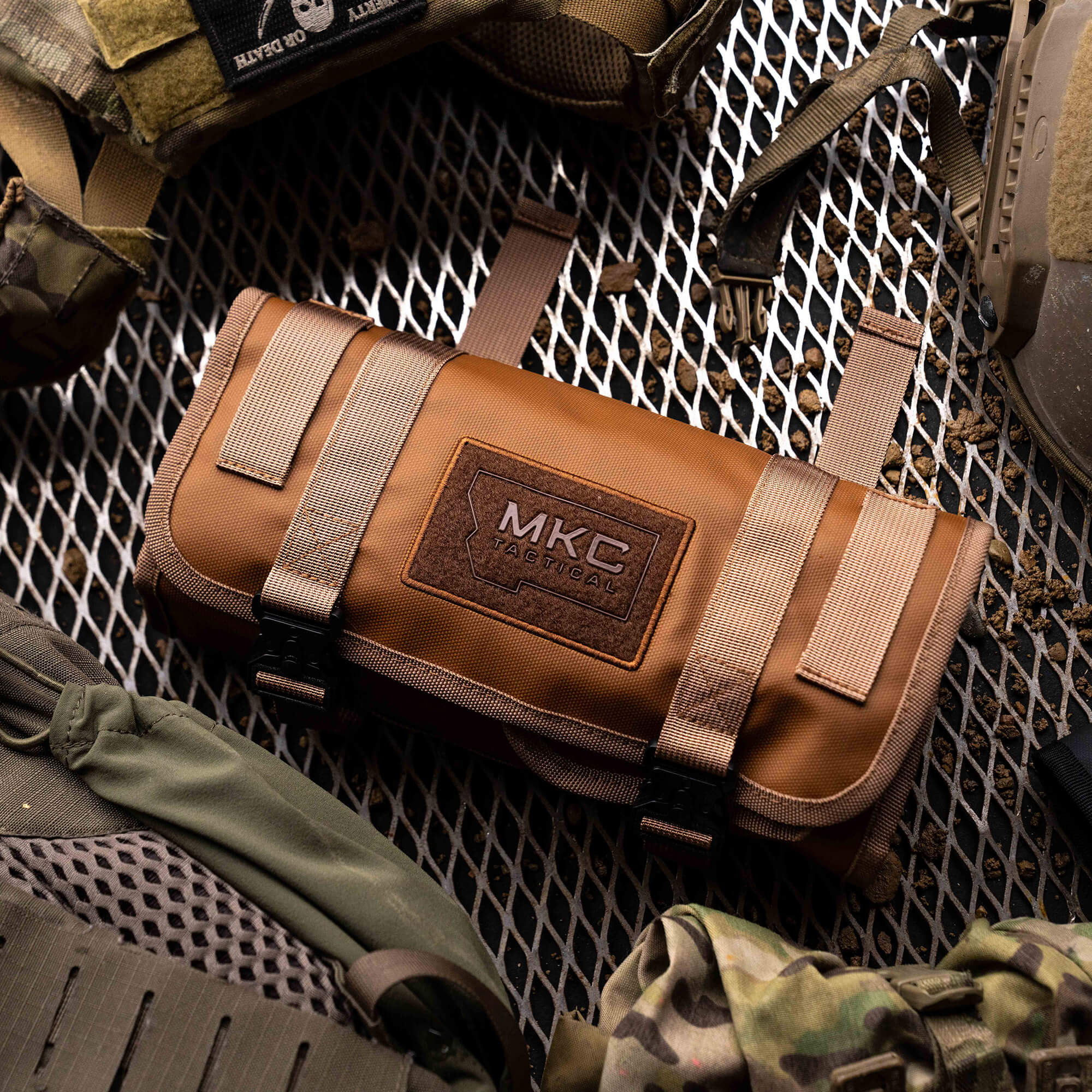 TACTICAL KNIFE ROLL - COYOTE