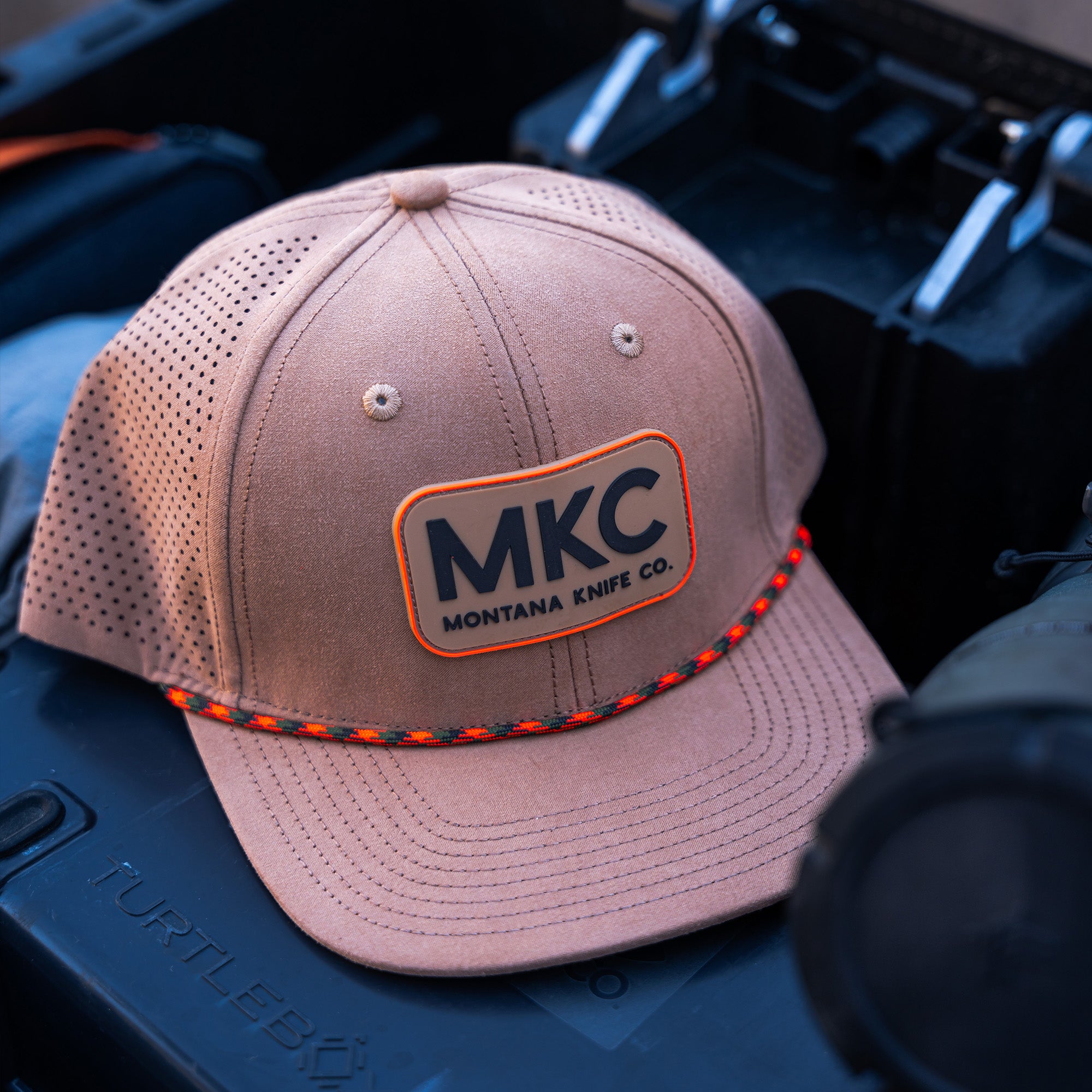 MKC PERFORMANCE SNAPBACK - COYOTE