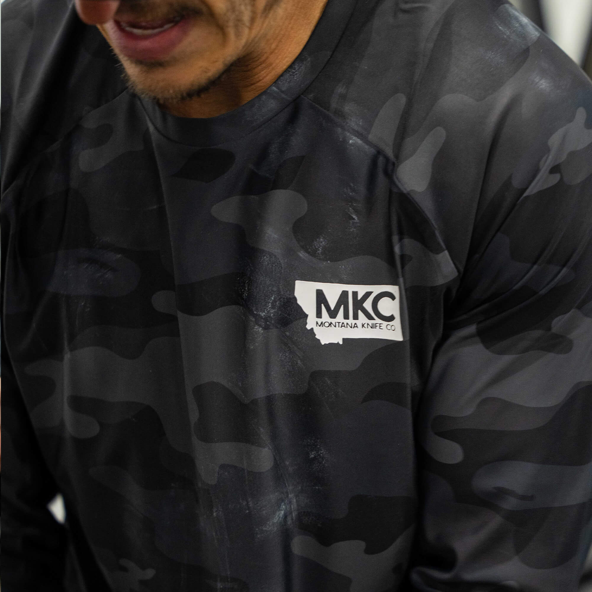 MKC LS PERFORMANCE CREW - DARK MKC CAMO