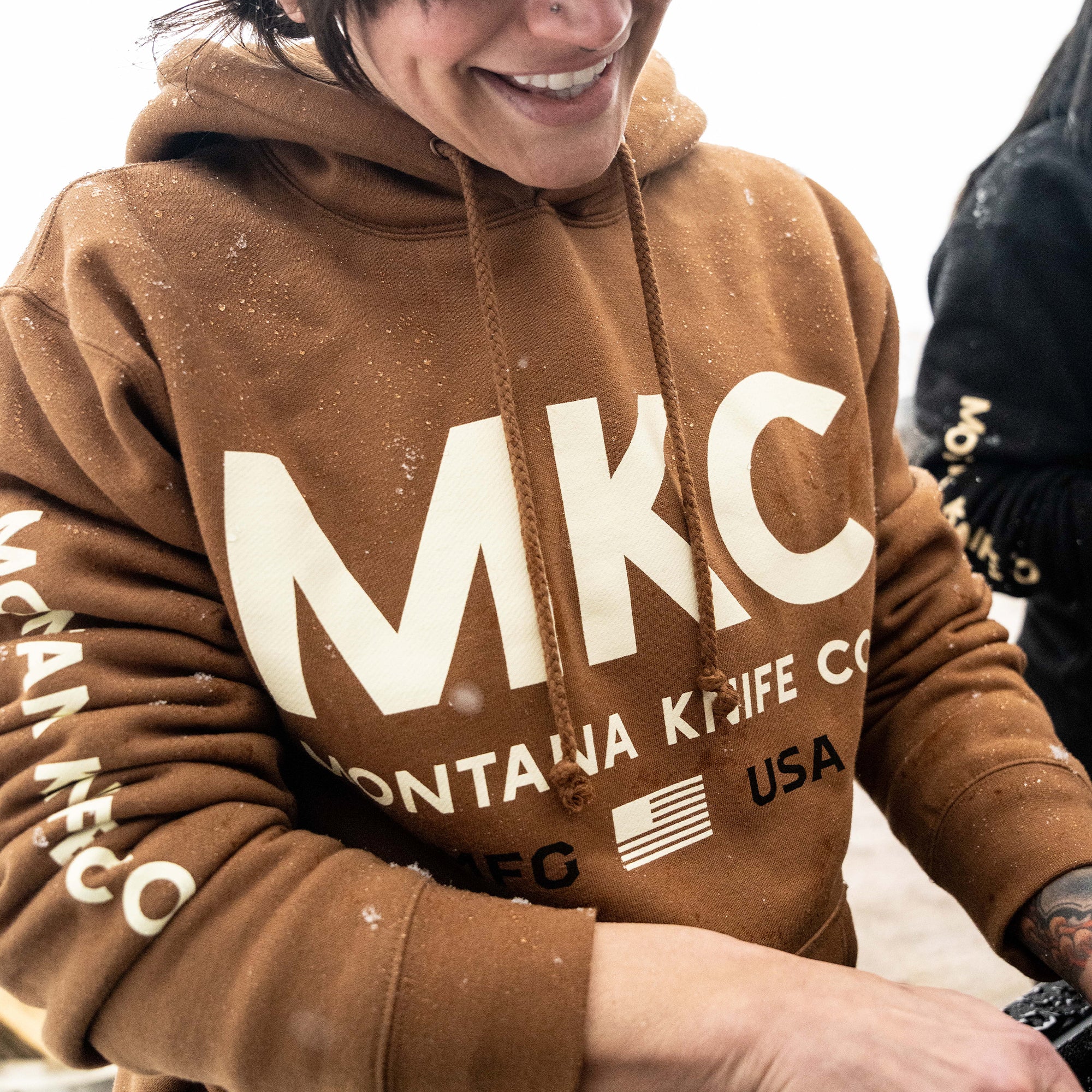 MKC LARGE LOGO HOODIE - SADDLE