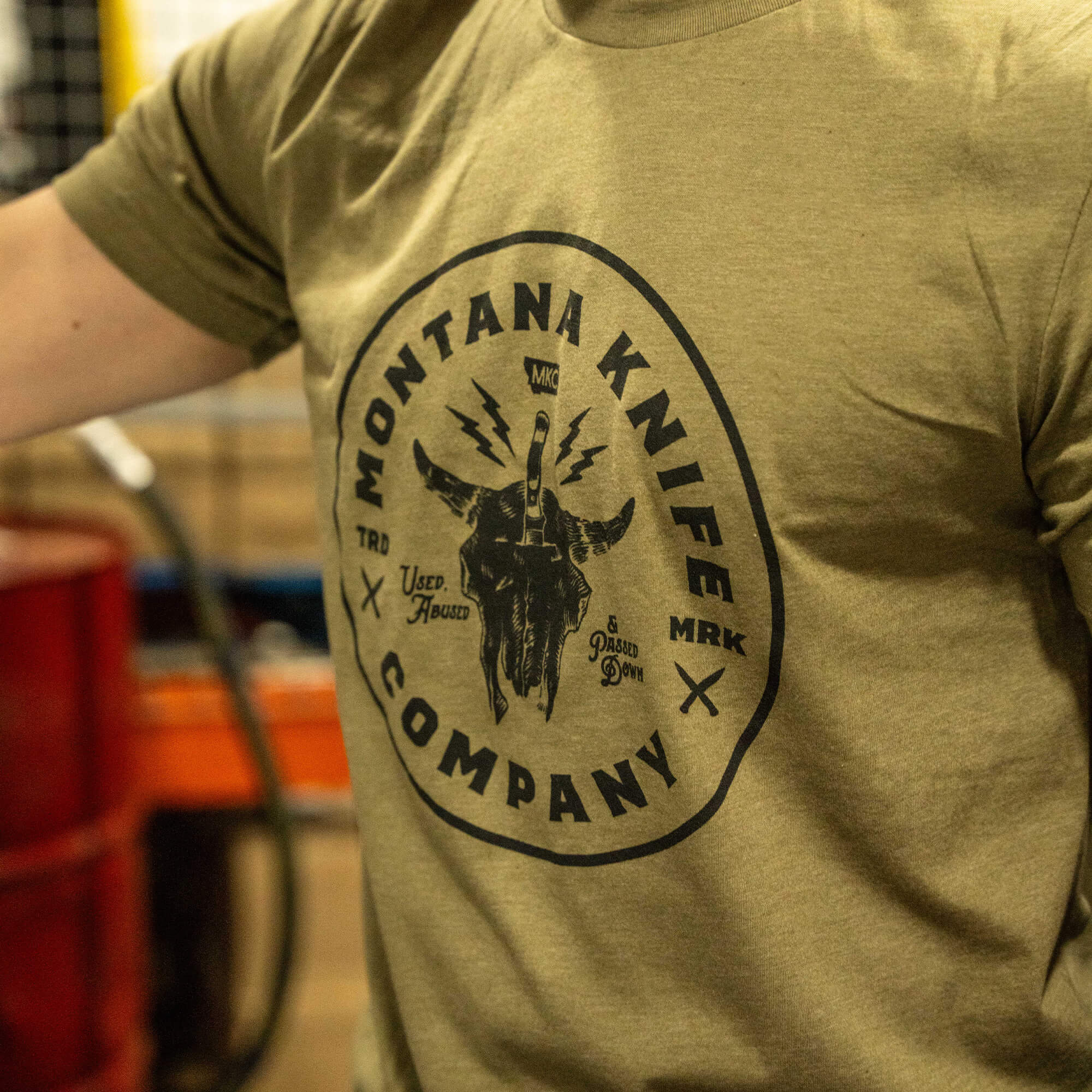 MKC BISON CIRCLE TEE - MILITARY GREEN