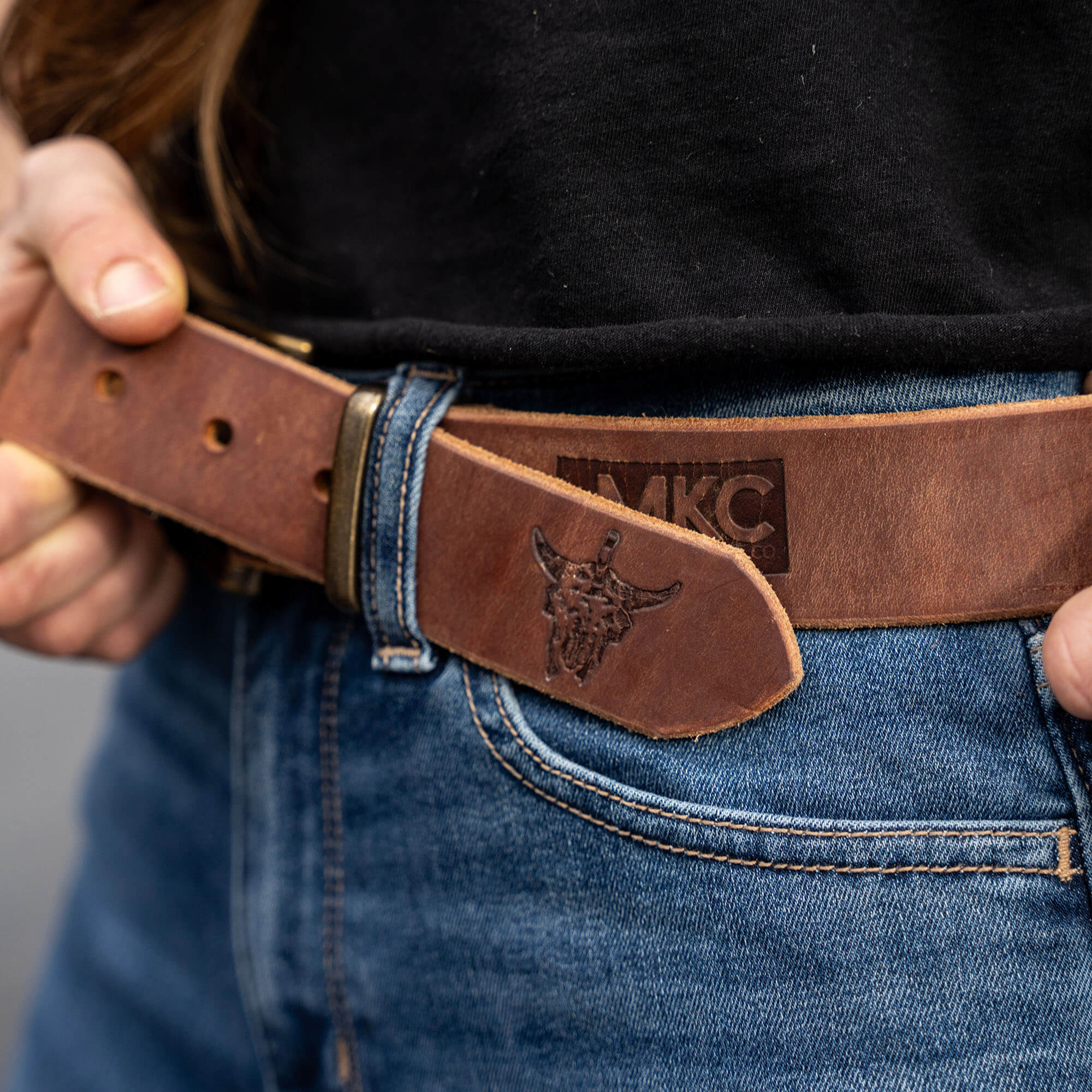 MKC LEATHER BELT - BROWN