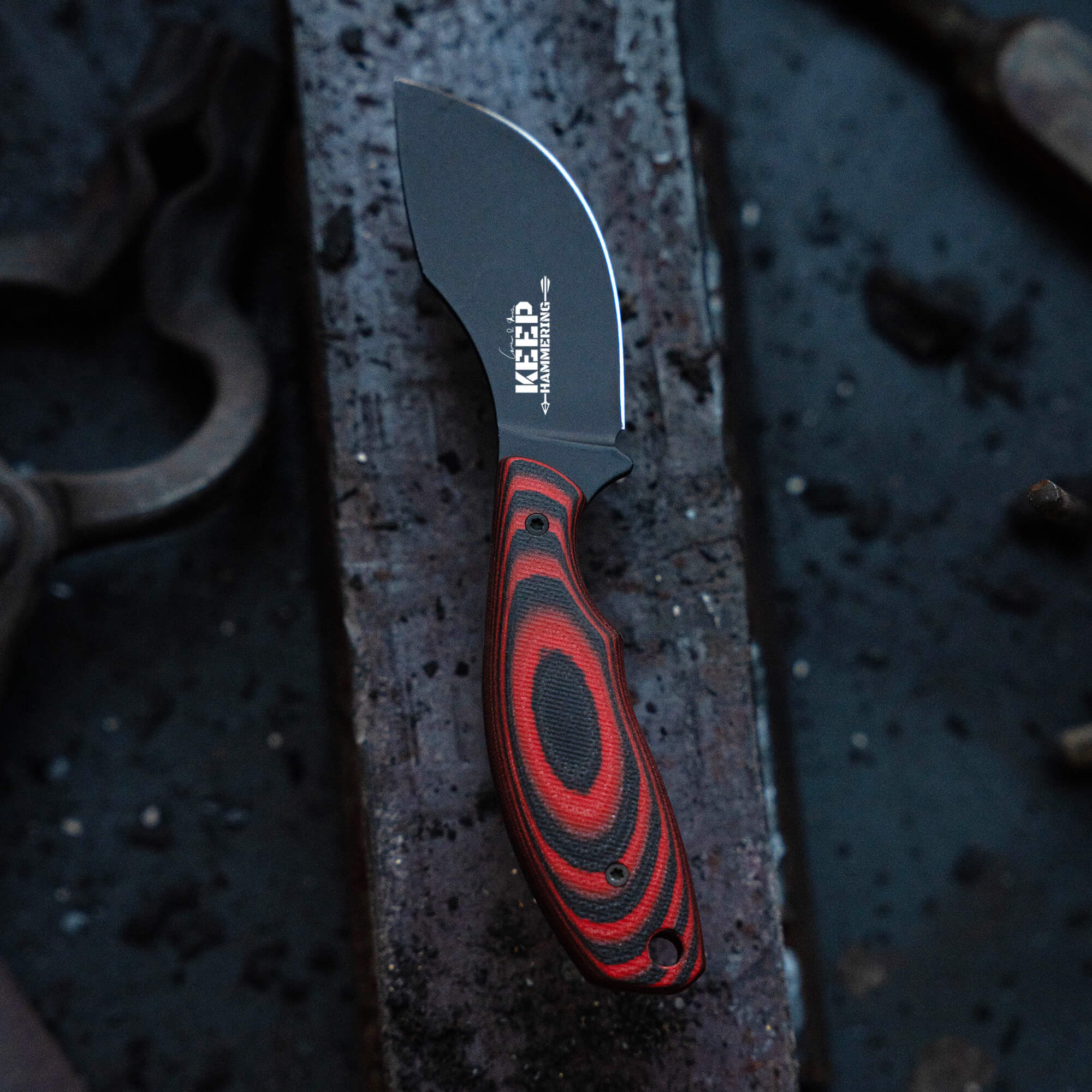 PACKOUT SKINNER PVD - KEEP HAMMERING EDITION - RED & BLACK