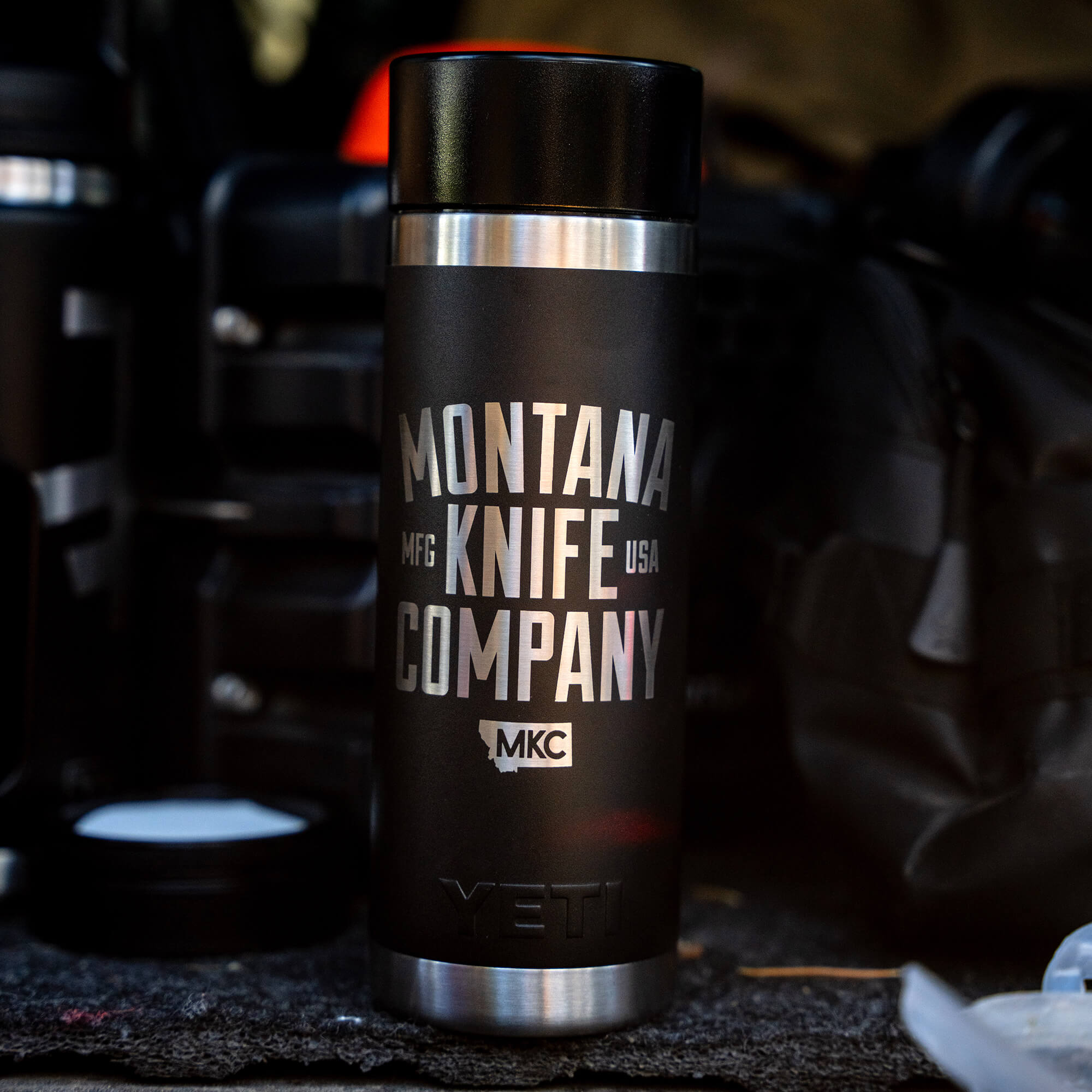 MKC x YETI RAMBLER 18 OZ HOTSHOT