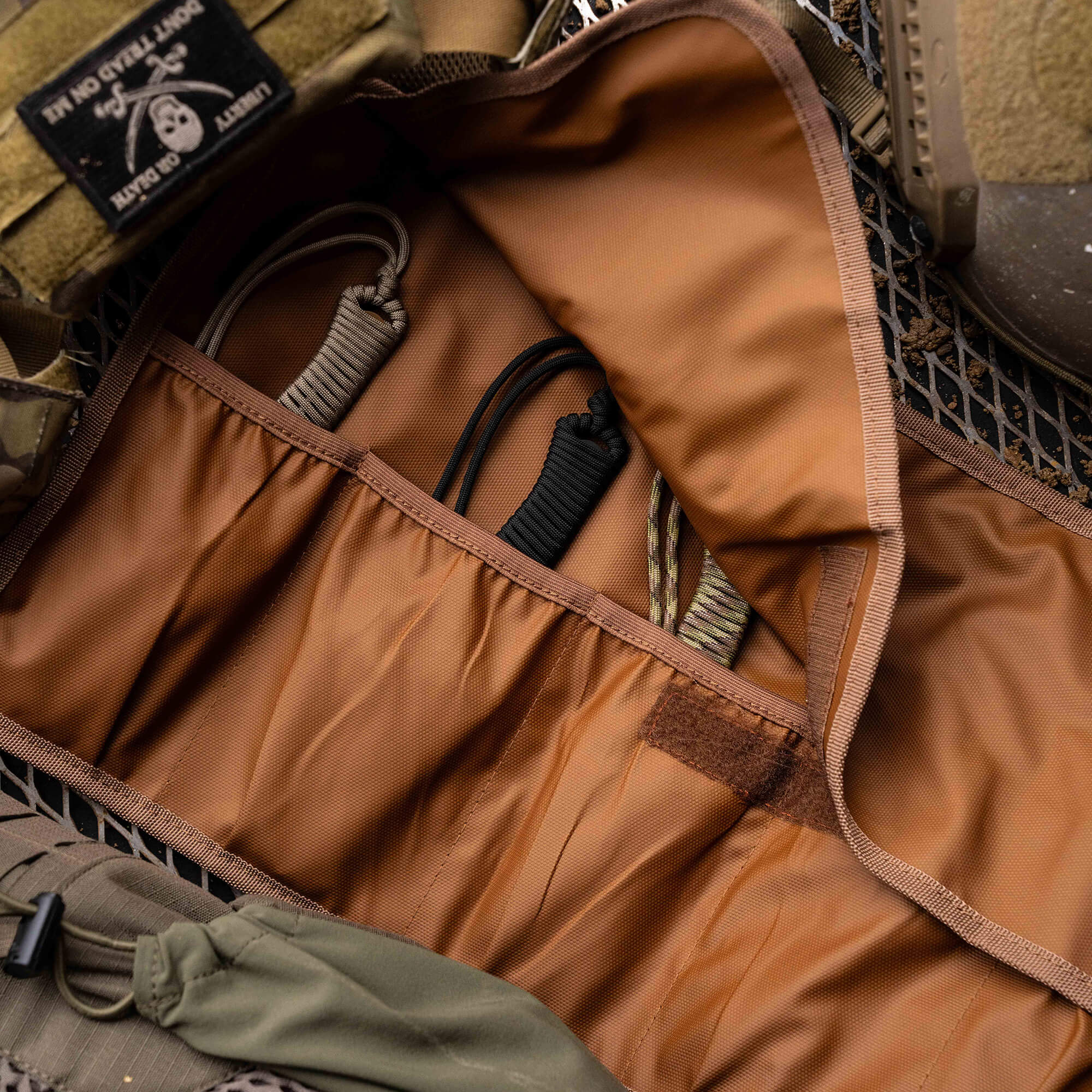 TACTICAL KNIFE ROLL - COYOTE