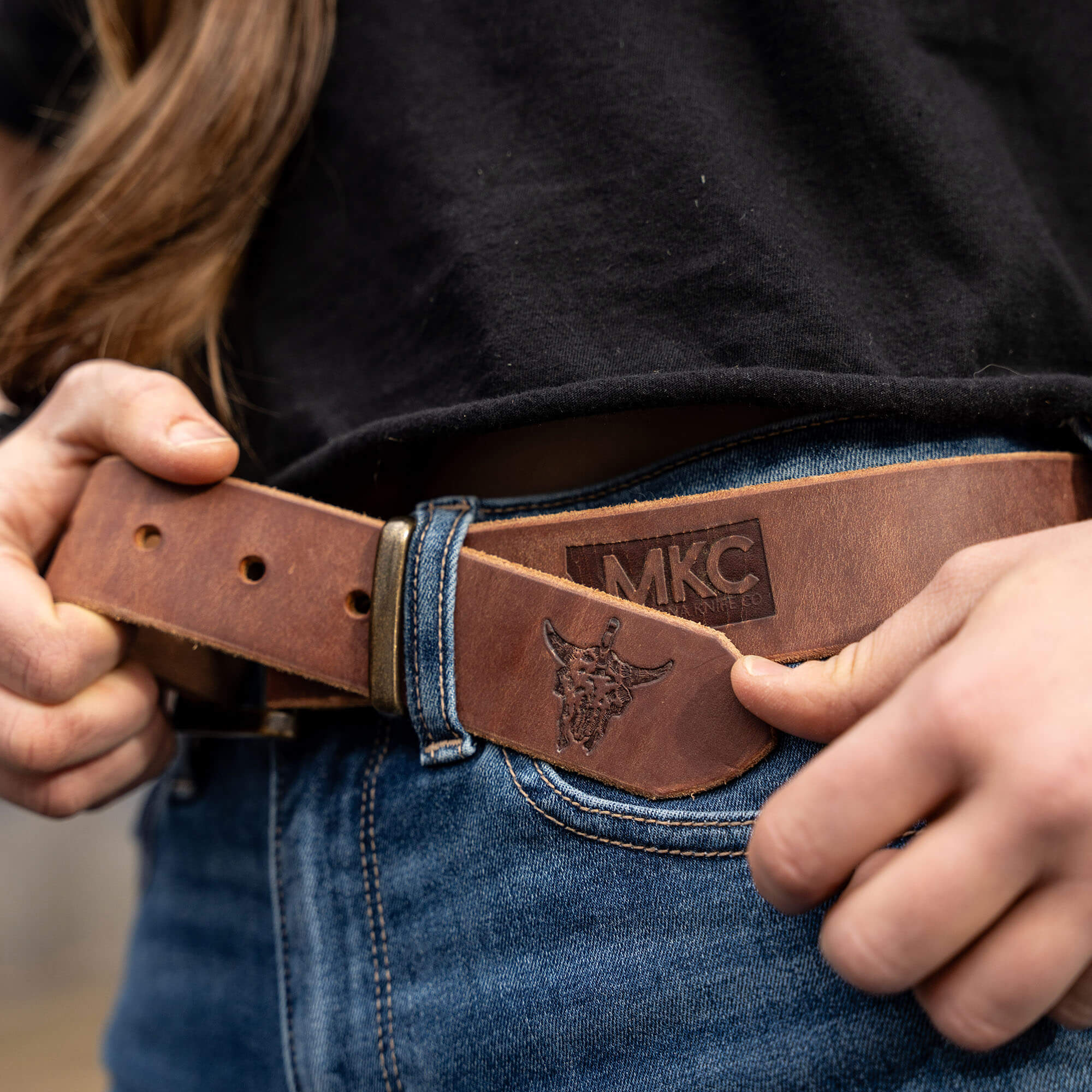 MKC LEATHER BELT - BROWN