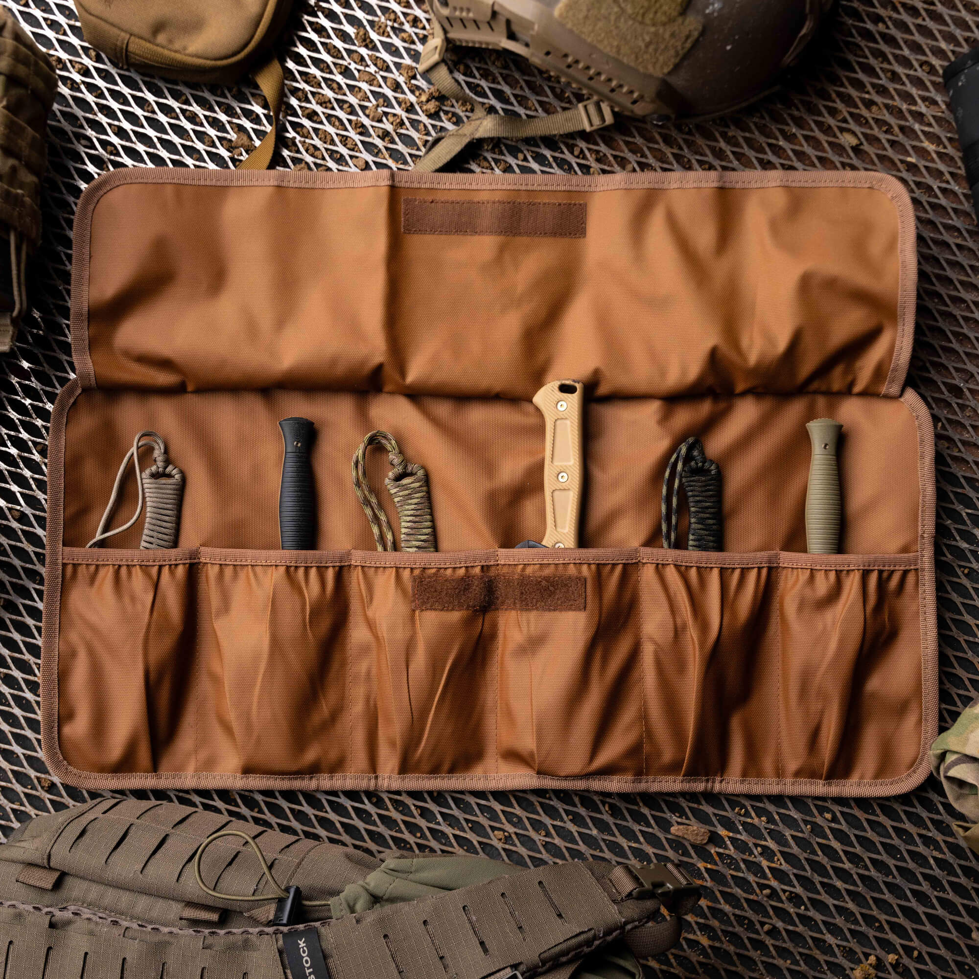 TACTICAL KNIFE ROLL - COYOTE