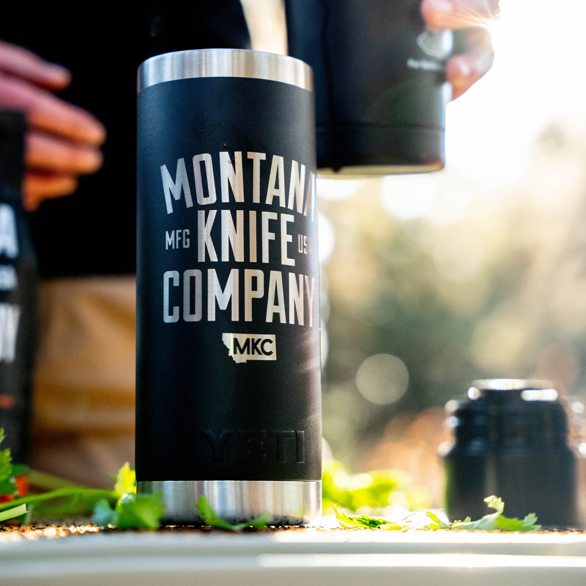 MKC x YETI RAMBLER 18 OZ HOTSHOT